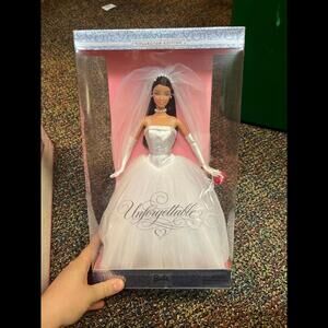 DAVID'S BRIDAL UNFORGETTABLE BRIDE BRUNETTE BARBIE DOLL 2004 MATTEL G2890‎